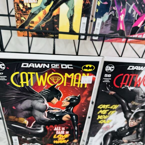 Batman Catwoman Gotham War Scorched Earth, Battle Lines & CW 57-58 Lot - Picture 4 of 5